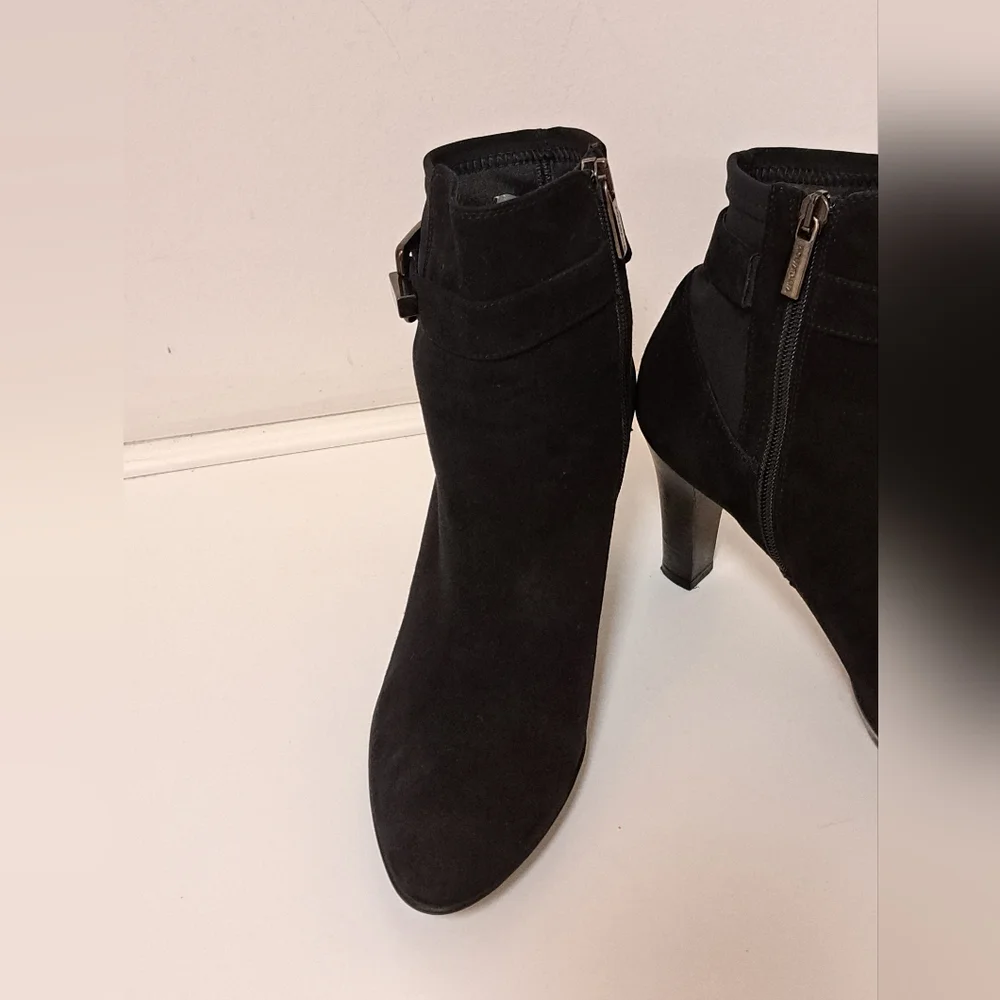 Aquatalia Dorotea Black Suede Waterproof Ankle Bootie Misses Size 8 - Picture 2 of 9